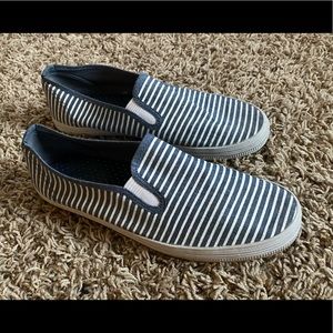 Women’s slip on shoes